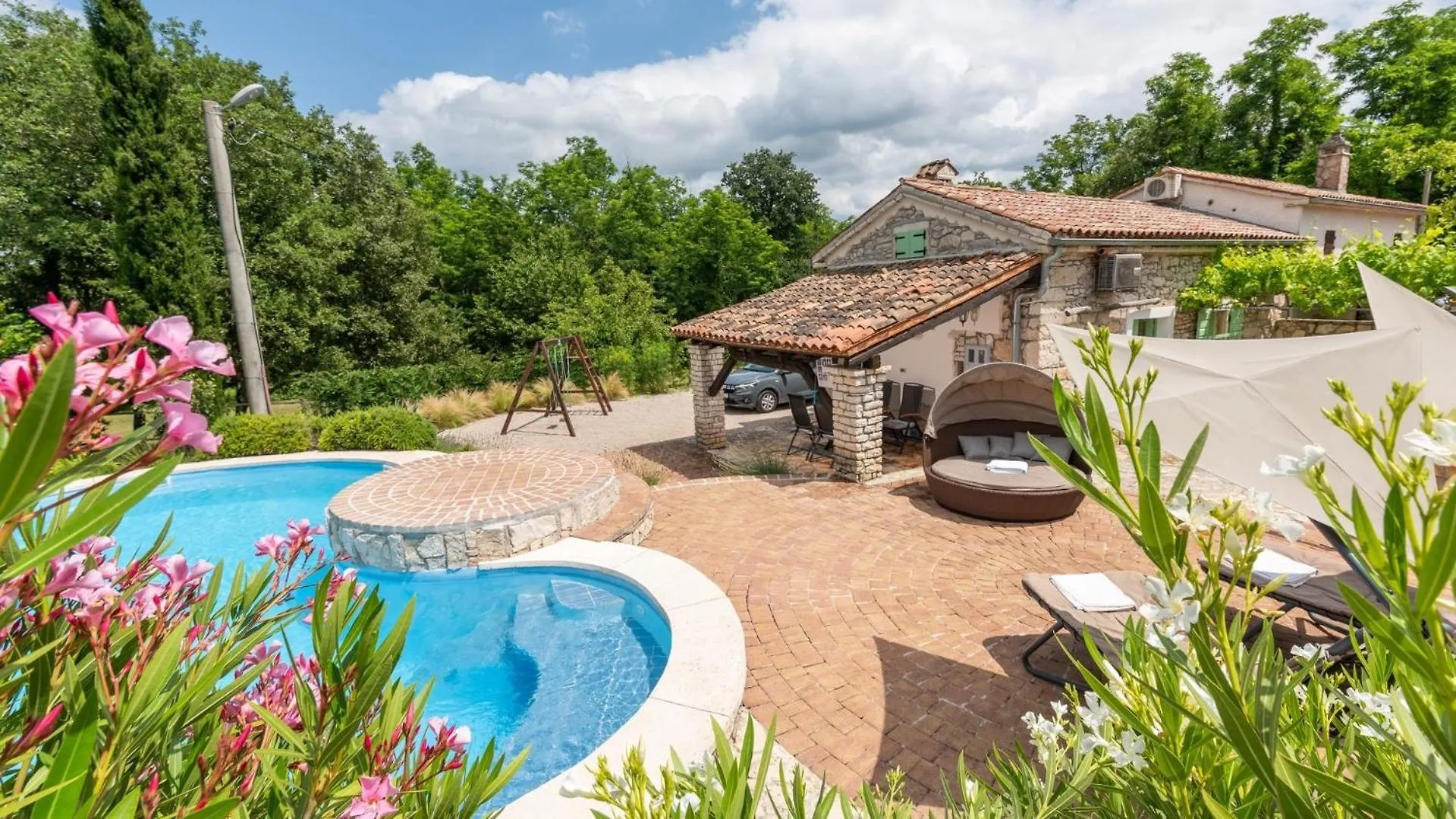 Casa Corona Cubanici 0*,