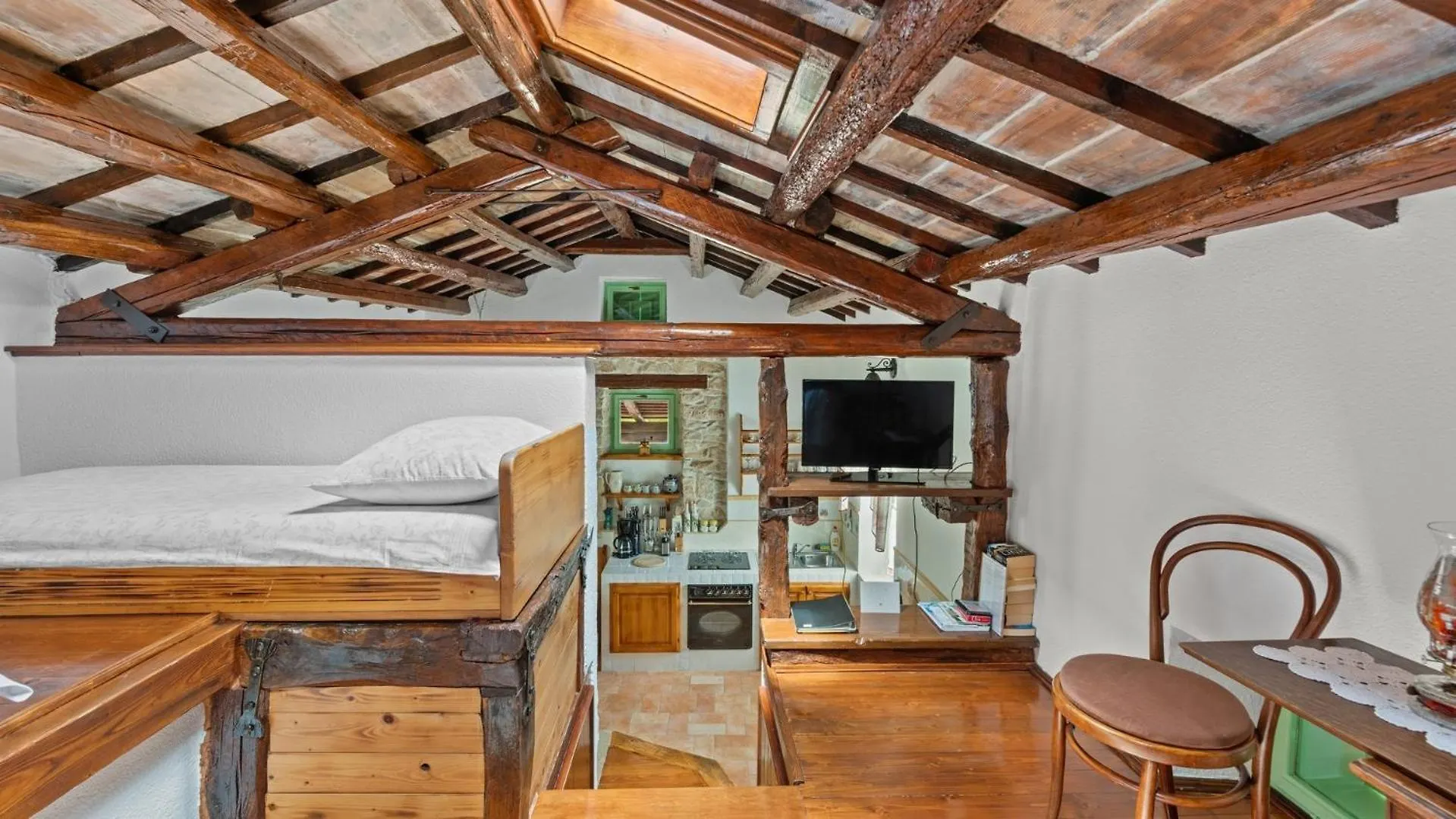 Casa Corona Cubanici 0*,  Croatia